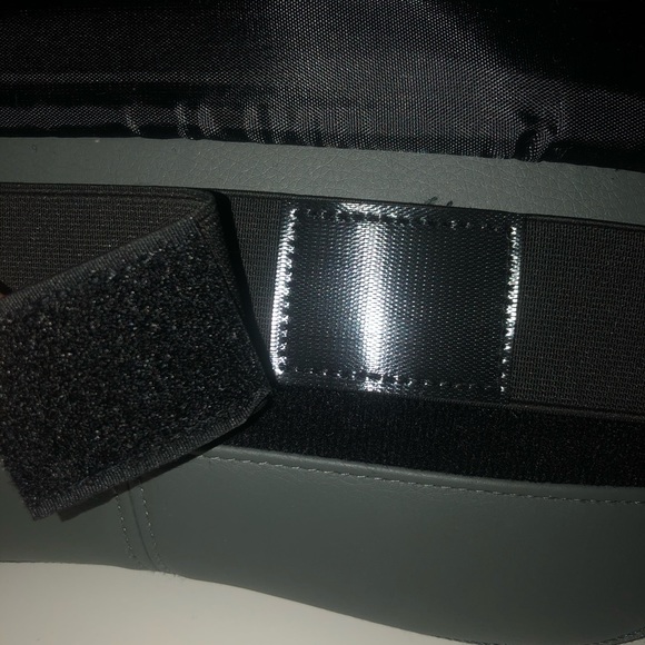 Brookstone Wireless Neck Massager-BARELY USED - Picture 3 of 4